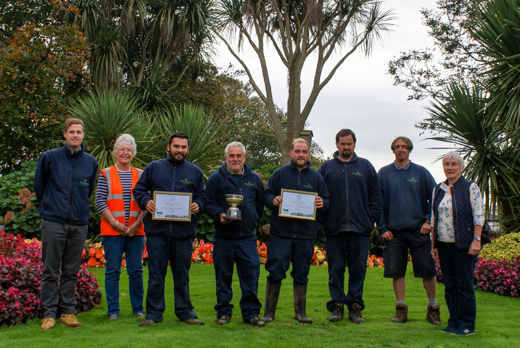 It's thanks a bunch to Hendra's ground team that the park picked up two bouquets in the SW in Bloom awards